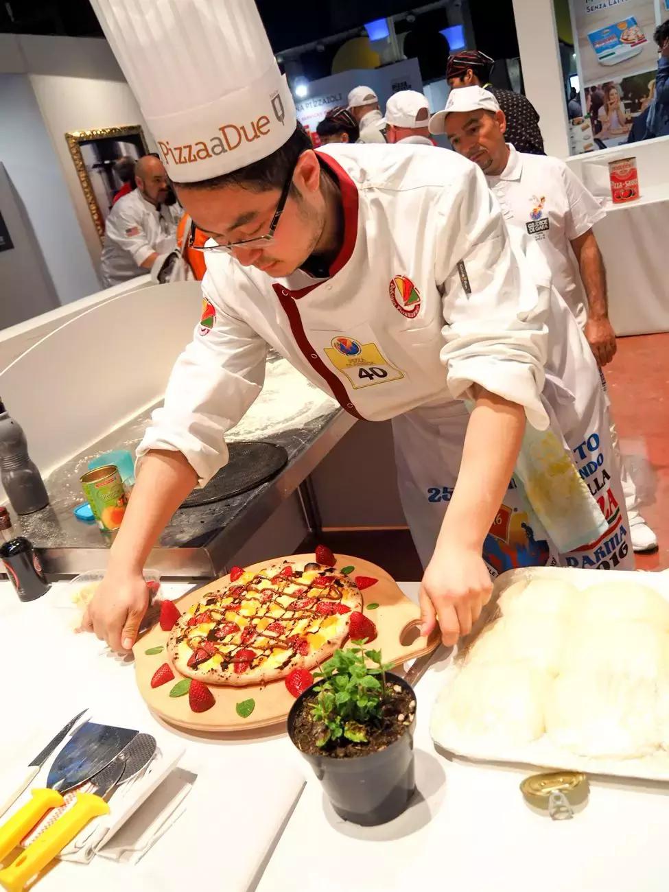 欧冠意大利披萨一年挣多少钱 在意大利拿过世界冠军的披萨来了(4)