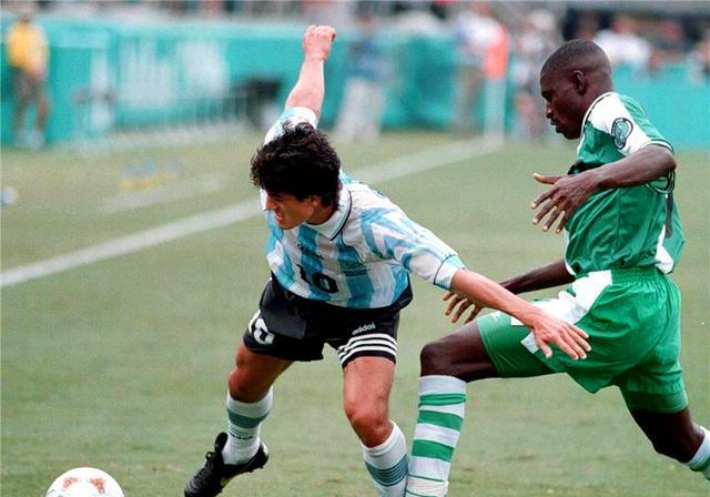 他20岁接替马拉多纳踢世界杯，24岁坑惨阿根廷，26岁远离五大联赛(2)