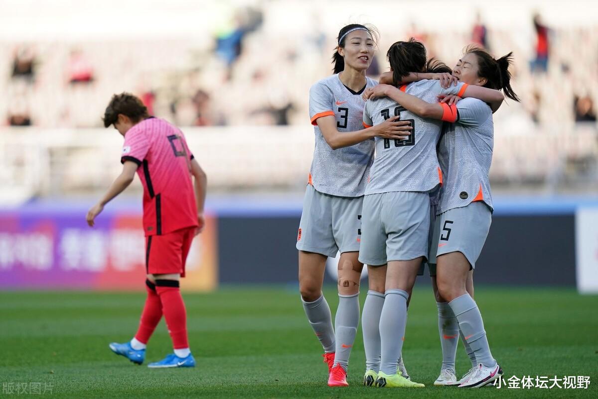 女足2-1韩国赢球又赢人！韩媒双标抨击我国球迷，自己失态却无视