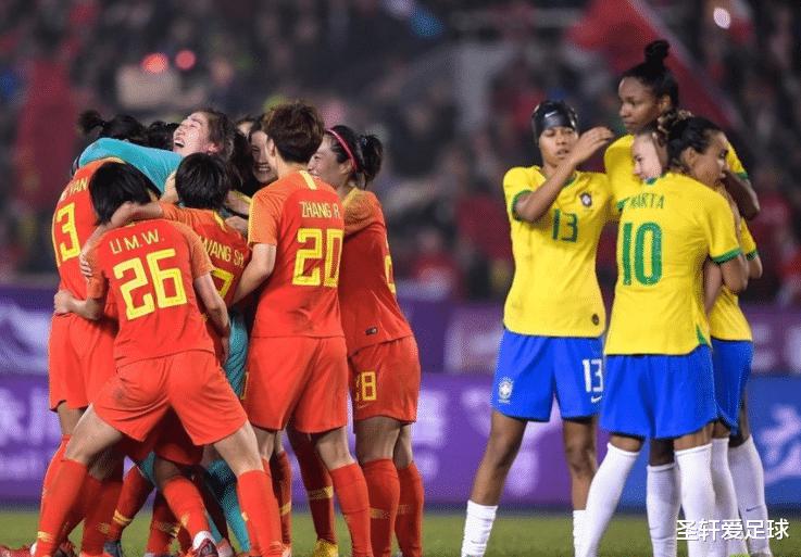 8-0！中国女足对手踢疯了，半场连入6球，奥运小组出线形势大好(9)