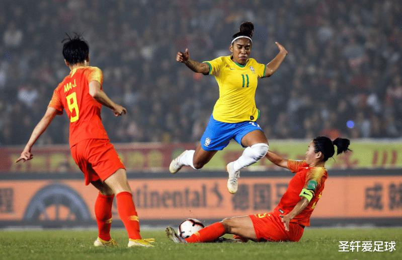 8-0！中国女足对手踢疯了，半场连入6球，奥运小组出线形势大好(10)