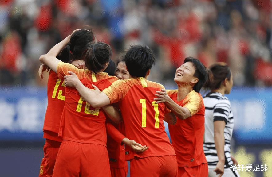 8-0！中国女足对手踢疯了，半场连入6球，奥运小组出线形势大好(13)