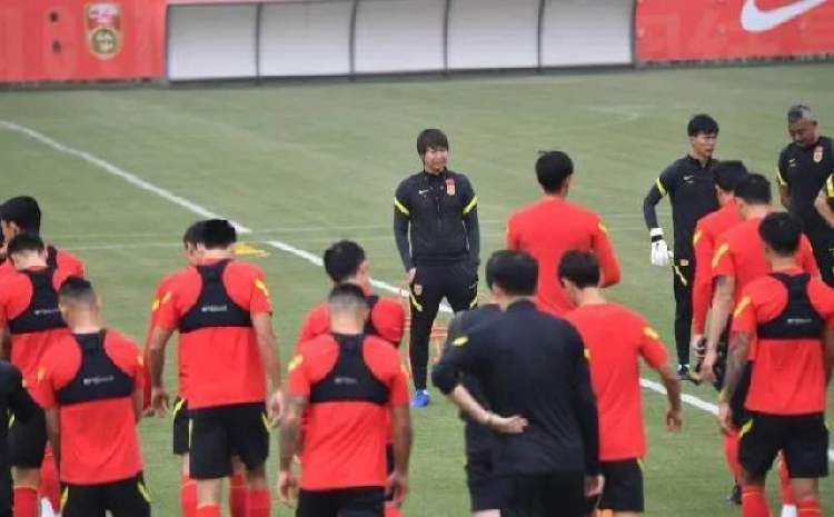 太尴尬了! 中国足协U23政策已推行5个赛季, 国足征战世预赛却无一名U23队员