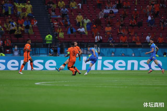 荷兰队时隔13年再度在欧洲杯取胜！入籍球员扮演英雄，造三粒进球(3)