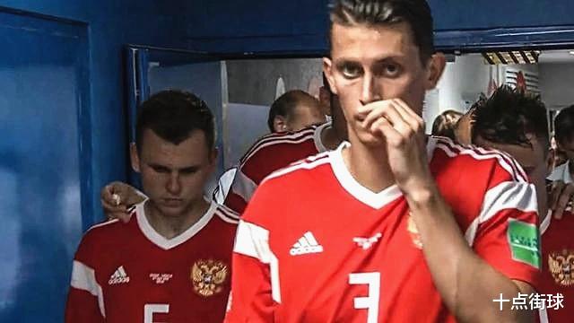 俄罗斯输球证实黄健翔说法？世界杯集体吸氨气，2米中锋耐力惊人(8)