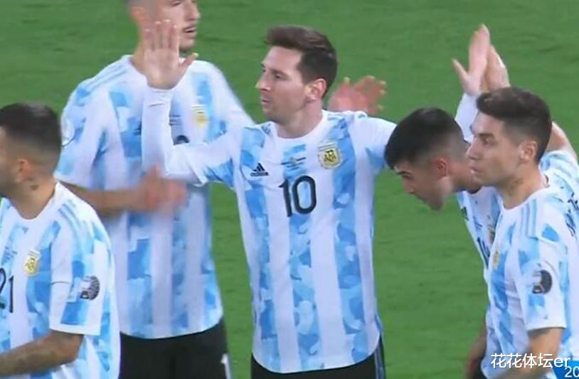 4-1！阿根廷锁定小组第一，避开FIFA第15直通4强，梅西独造3球！(1)