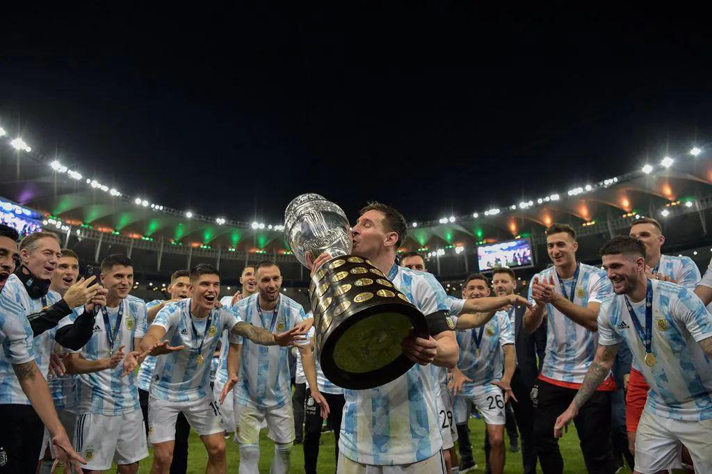 热议 | 28年后重夺冠，阿根廷队解脱了，梅西解脱了(3)