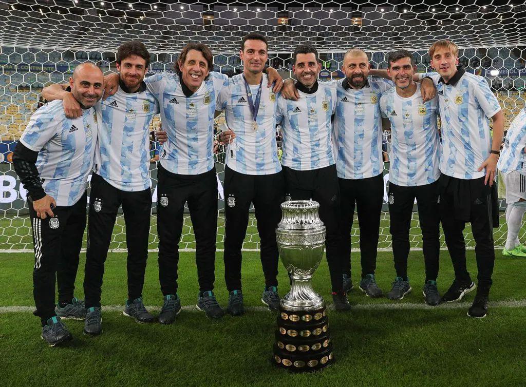 热议 | 28年后重夺冠，阿根廷队解脱了，梅西解脱了(18)