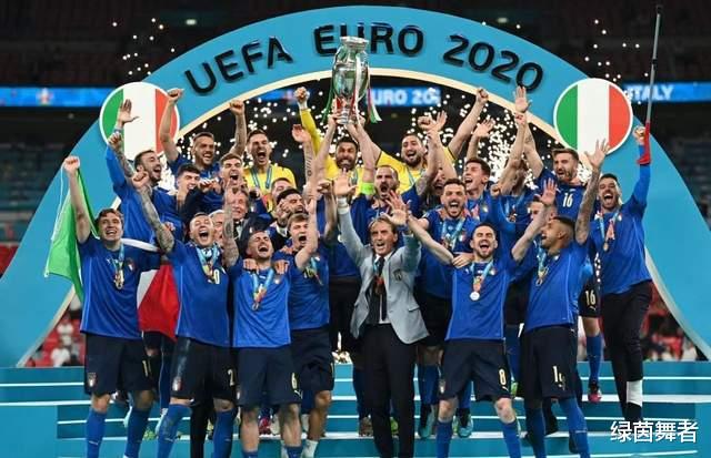 意大利问鼎欧洲杯，梅西竟成最大赢家，金球奖捧杯已无悬念！