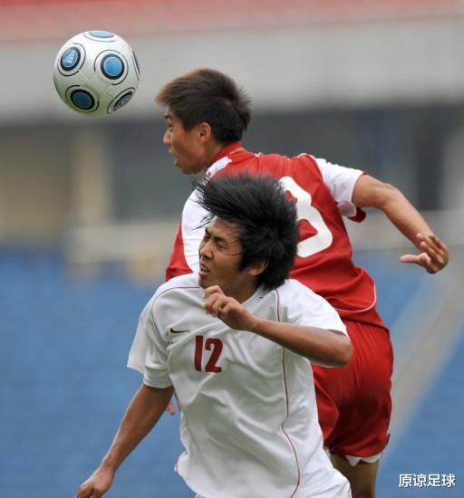 中国足坛“红黑”大反转，他远离足球却活出了不一样的人生