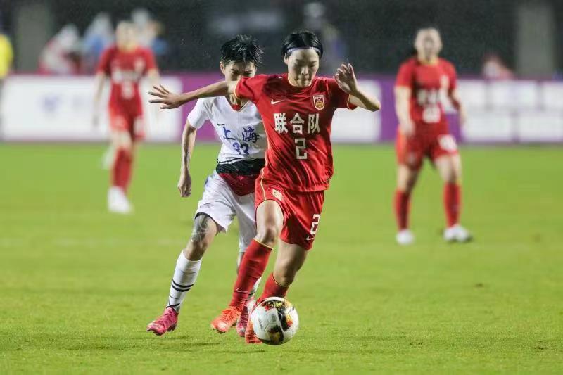 全运会丨江苏运动员彭诗梦、李梦雯、王晓雪 获得全运会女足成年组金牌