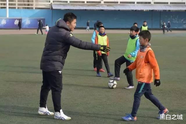 中国足球又一丑闻：青训教练威胁球员，称不签约就要被“废掉”！(3)