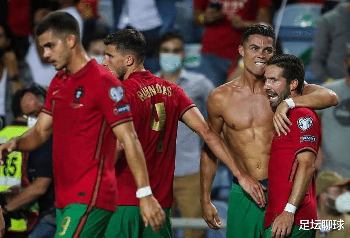 5-0！葡萄牙踢疯了，C罗帽子戏法+一夜刷爆4大纪录，排名还是小组第2(3)