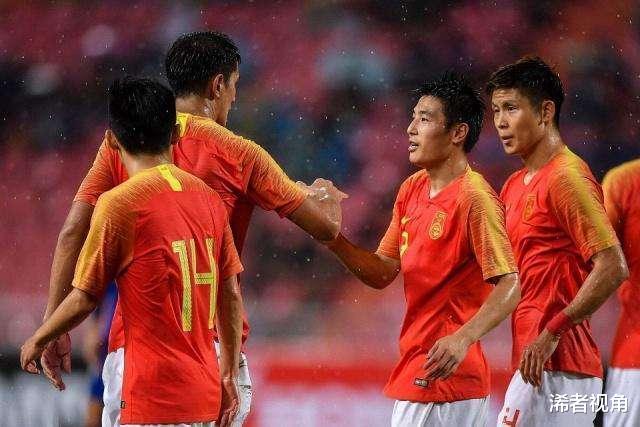 上午11点！上海媒体曝出争议猛料：中国足球遭重创，球迷骂声一片(3)