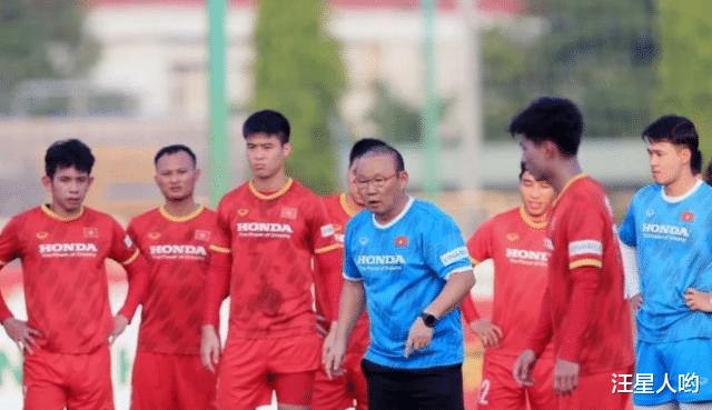 从1-0至1-0！越南U23大爆发，小组头名出线，但整体实力下滑明显(5)