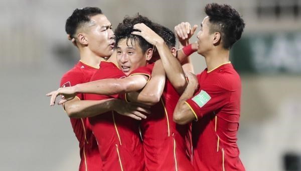 李铁曾直言只有中国人才适合国足主帅，但外籍教练已开始带队训练(2)