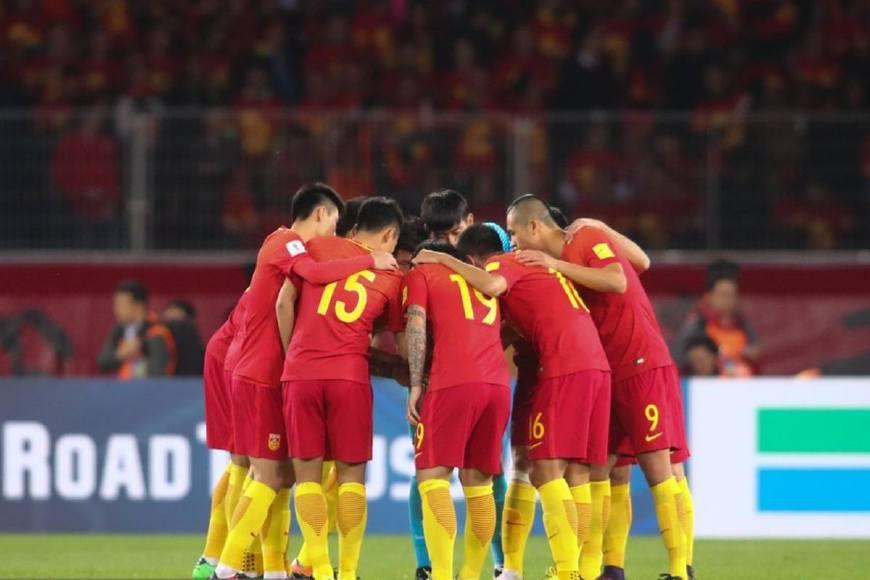 国足与阿曼的比赛结果差强人意，中国足球前进道路依然充满荆棘