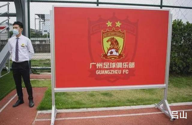 没钱球队踢的才是真足球，请郑智率广州队代表欠薪族击败上海海港(12)
