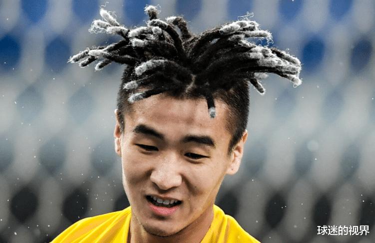 中国足球传来好消息：中超“散架”也不怕，年轻球员有望名利双收(5)