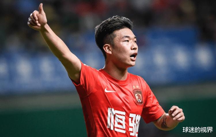 中国足球传来好消息：中超“散架”也不怕，年轻球员有望名利双收(6)
