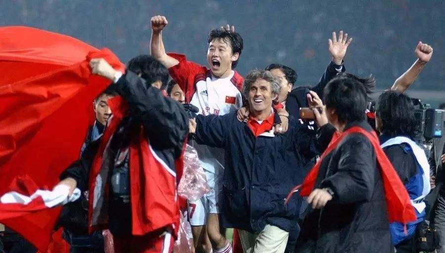 中国足球历史第一主教练是谁 你认可米卢吗(2)