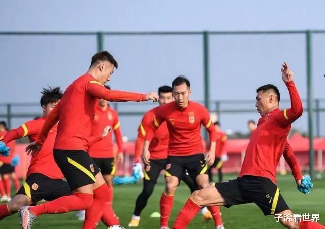 喜讯，中国足球传来重要信息，李霄鹏做出正确决定，国足成大赢家