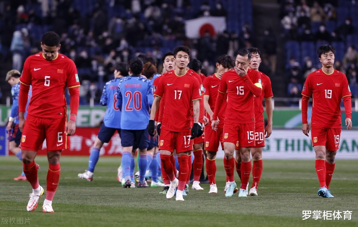 国足0比2完败给日本，球迷揪出最大水货，两个丢球都跟他一人有关(4)
