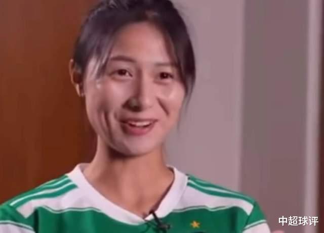 巨大突破！中国女足国脚登上欧洲足球豪门海报：我们也有球星！(2)