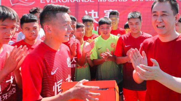 恭喜！鲁能恒大将强强联手，打造全新青训体系，中国足球未来可期(3)