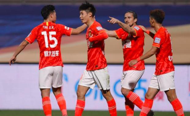 恭喜！鲁能恒大将强强联手，打造全新青训体系，中国足球未来可期(4)