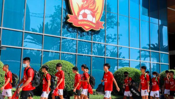恭喜！鲁能恒大将强强联手，打造全新青训体系，中国足球未来可期(7)