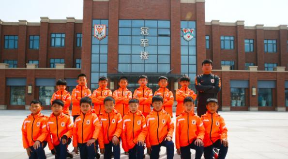 恭喜！鲁能恒大将强强联手，打造全新青训体系，中国足球未来可期(8)