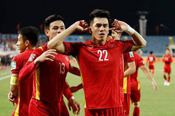 国足球员苏州封闭训练 越南国脚开始2022联赛赛季(5)