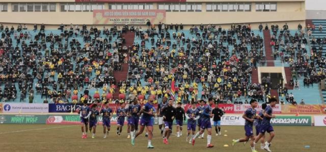 国足球员苏州封闭训练 越南国脚开始2022联赛赛季(16)