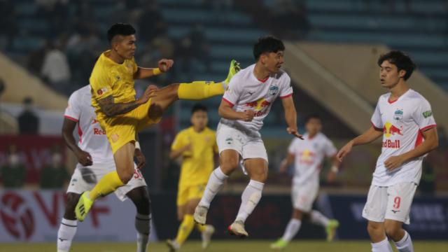 国足球员苏州封闭训练 越南国脚开始2022联赛赛季(18)