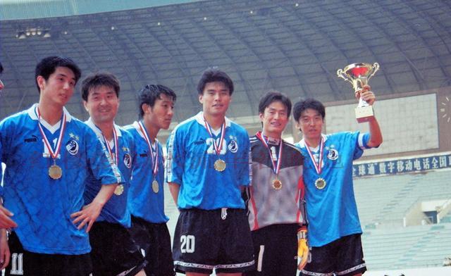 25年前今天，大连万达3-2国安夺得超霸杯，2队球员你还记得几个？(3)