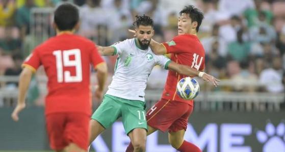 亚足联正式官宣，国足对阵沙特迎来最强驰援，李霄鹏收获意外惊喜