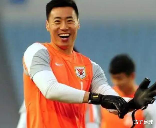 一名男足球员再次被炮轰：直言中国足球不重要，球迷乐呵乐呵得了(2)
