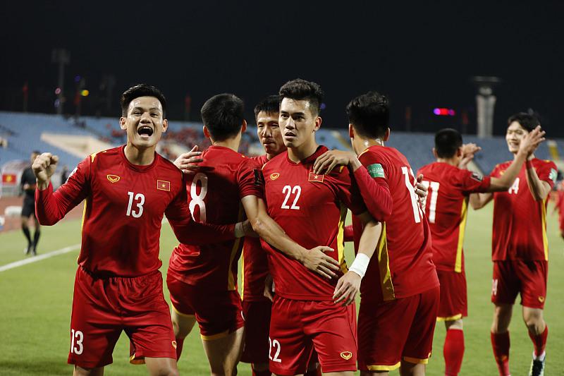 世预赛：越南VS阿曼，阿曼锻炼队伍，越南有望赢球，国足恐怕要垫底！(2)
