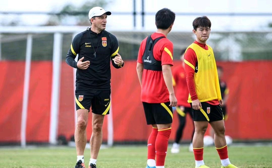 高位逼抢是U23国足取胜的关键 年轻球员们表现重振了中国足球信心(8)