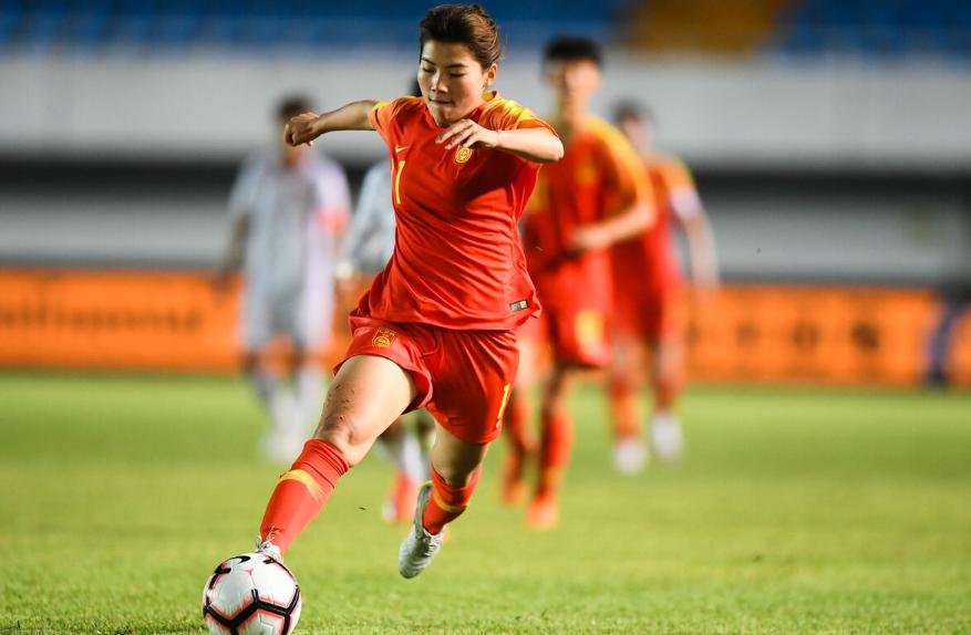 1-0！立足葡超，中国女足19岁前锋连场首发，改踢左后卫依然闪耀(4)