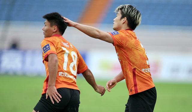 中国足球两消息：青岛队退出中甲联赛；东亚杯进行时会暂停U23政策(2)
