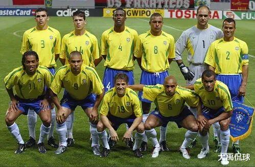 为什么说02年的巴西队就是教练席拴条狗都能夺冠(2)