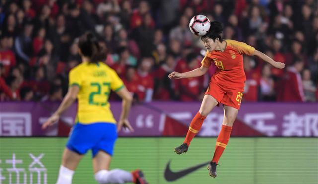 点球大比拼！中国女足42战胜巴西队夺冠，网友：巾帼不让须眉！(3)