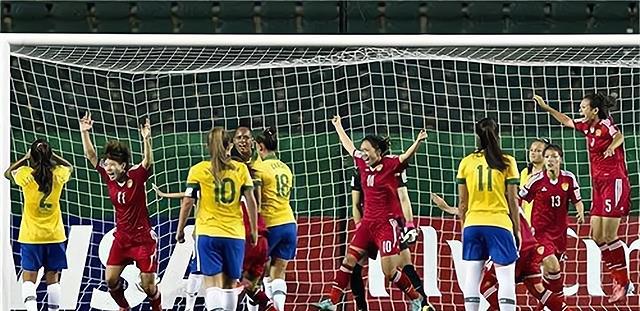 点球大比拼！中国女足42战胜巴西队夺冠，网友：巾帼不让须眉！(5)