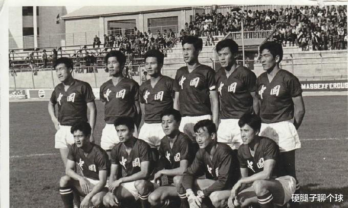 回顾七十年的历届中国男足球衣发展史，哪一款是你的最爱？(6)