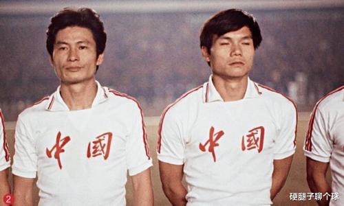 回顾七十年的历届中国男足球衣发展史，哪一款是你的最爱？(8)