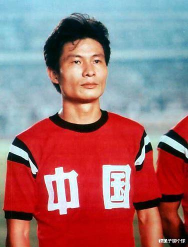 回顾七十年的历届中国男足球衣发展史，哪一款是你的最爱？(9)