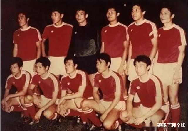 回顾七十年的历届中国男足球衣发展史，哪一款是你的最爱？(10)