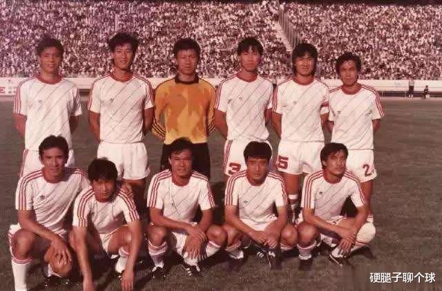 回顾七十年的历届中国男足球衣发展史，哪一款是你的最爱？(15)